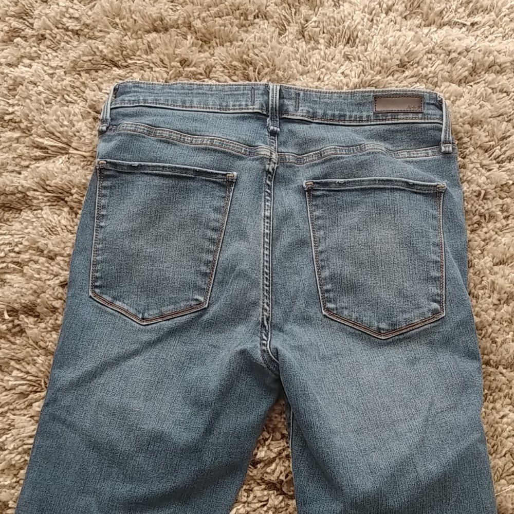 โSOLDโA&F Hi-Rise Ripped Jeans - Picture 6 of 6